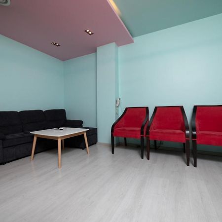 Hotel Gloria Пристина Екстериор снимка