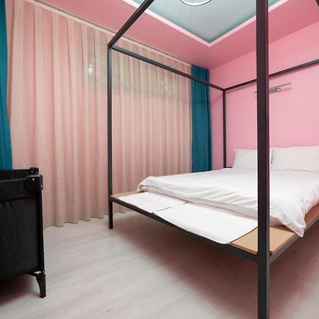 Hotel Gloria Пристина Екстериор снимка