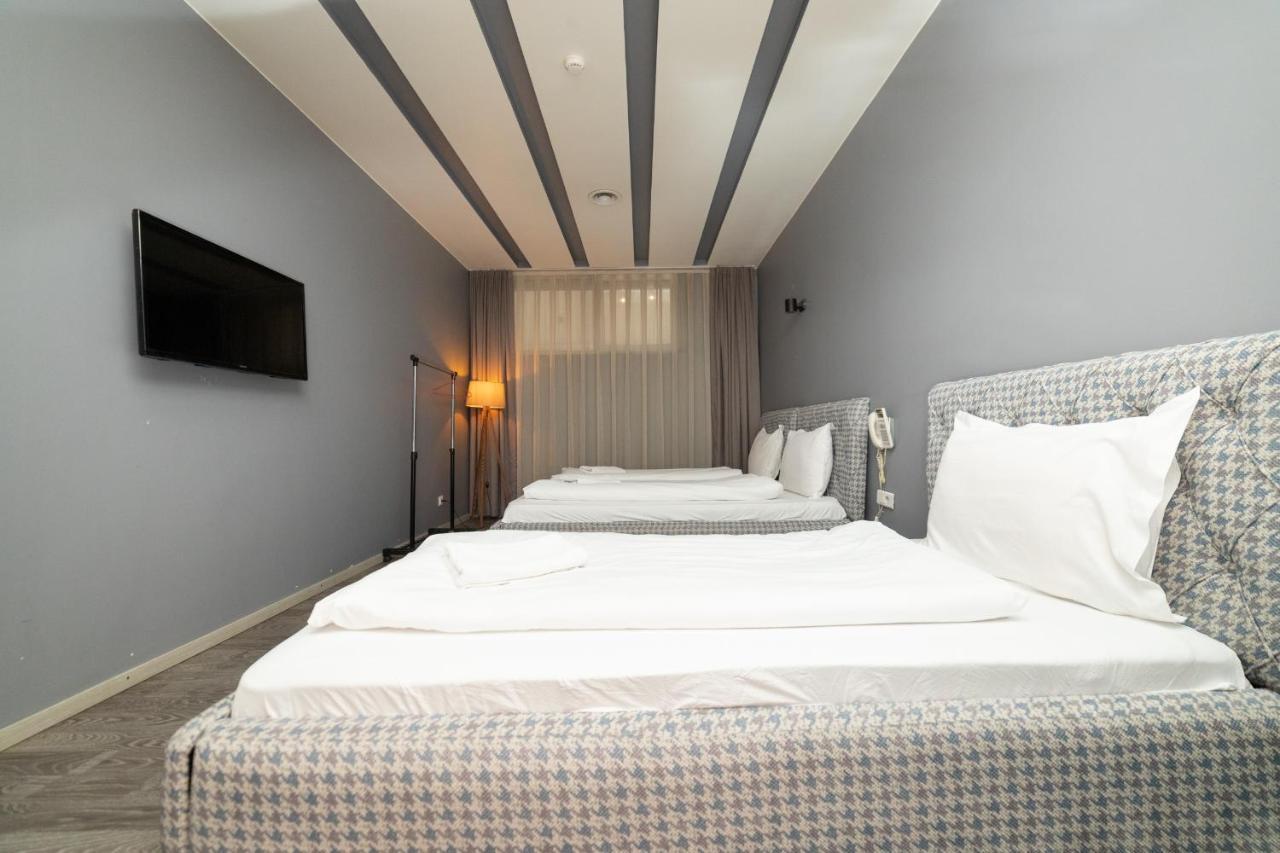 Hotel Gloria Пристина Екстериор снимка