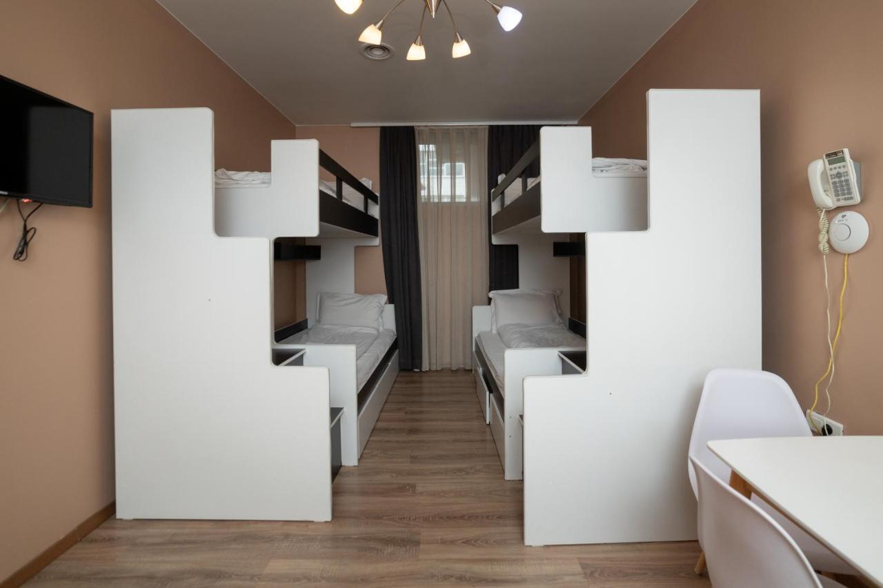 Hotel Gloria Пристина Екстериор снимка