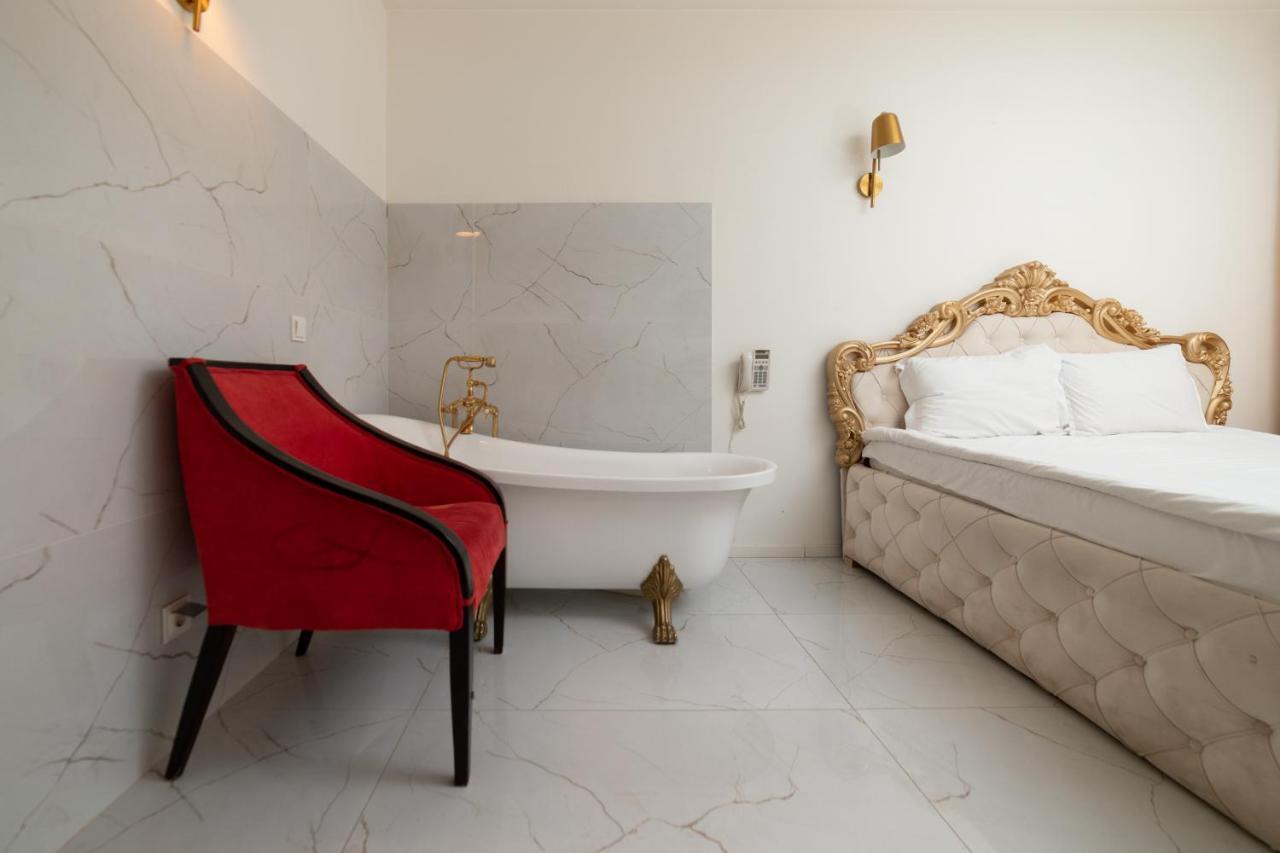 Hotel Gloria Пристина Екстериор снимка