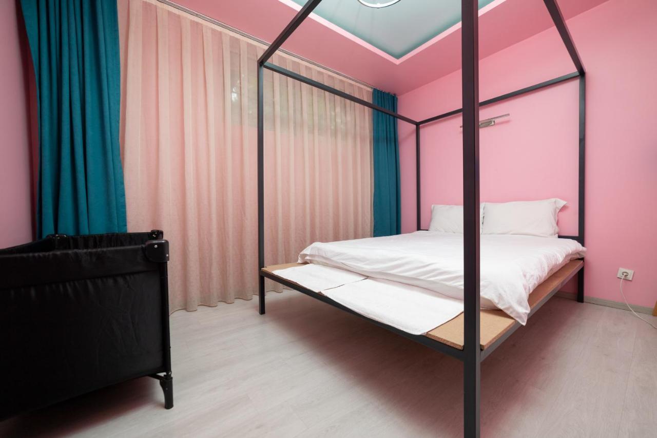 Hotel Gloria Пристина Екстериор снимка